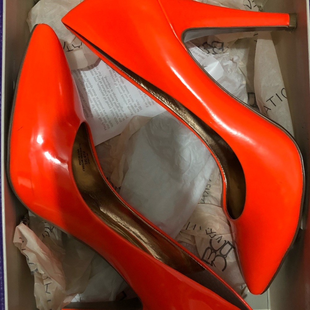 BCBG NEON ORANGE HEELS fire 🔥